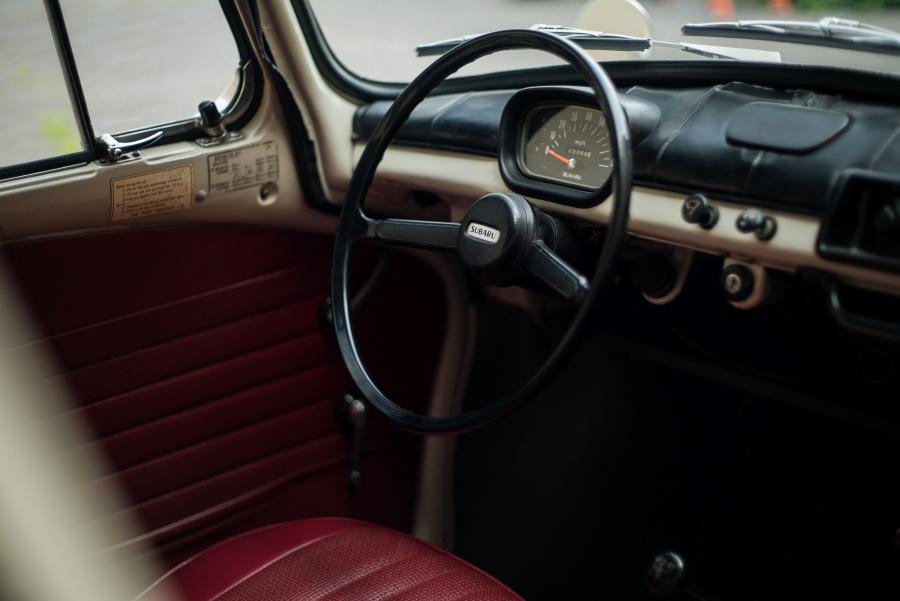 Интерьер Subaru 360 1968 года  (NA) (фото 11 из 11)